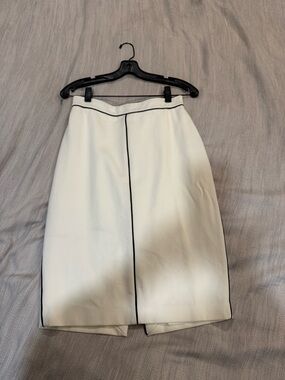 White House Black Market White Pencil Skirt with Black Trim